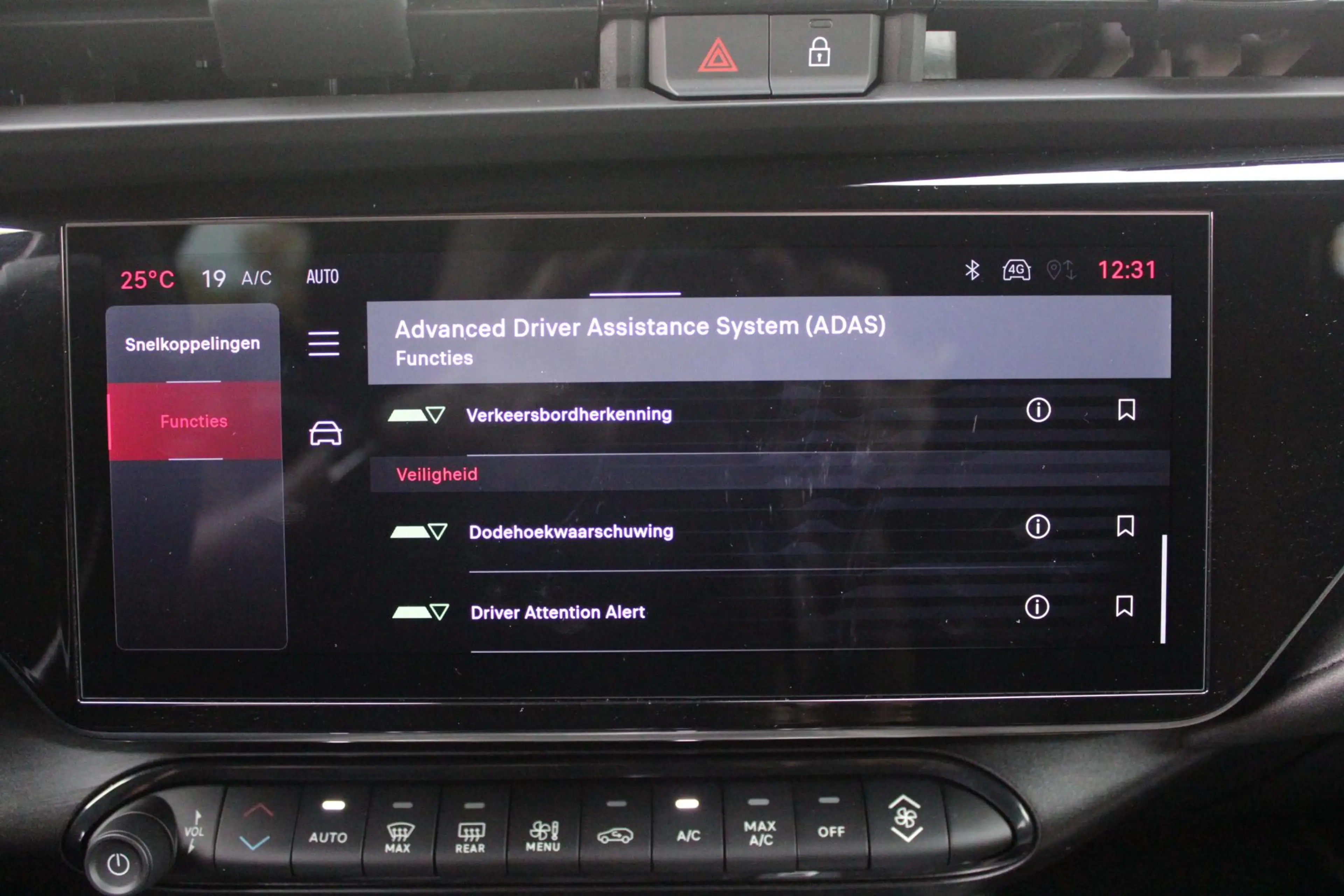 Alfa Romeo Junior 1.2 145PK AUTOMAAT Hybrid IBRIDA TI | TECHNO PACK: — photo 40