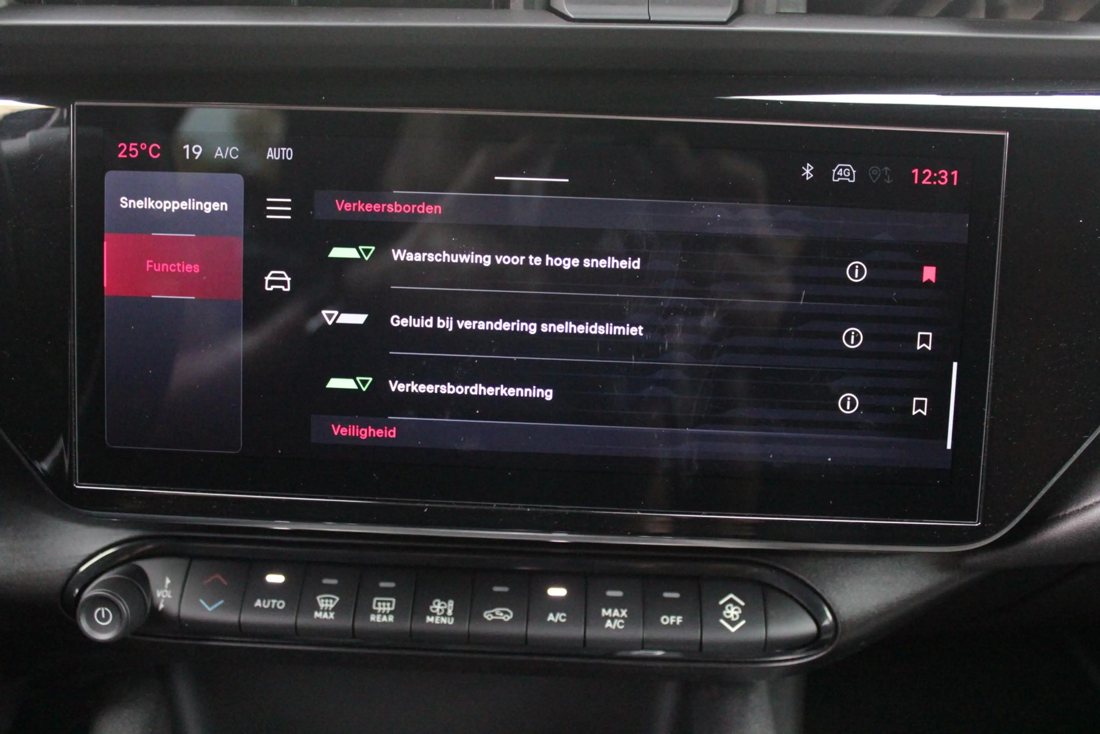 Alfa Romeo Junior 1.2 145PK AUTOMAAT Hybrid IBRIDA TI | TECHNO PACK: — photo 39