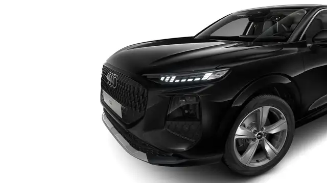 Audi Q3 view 6