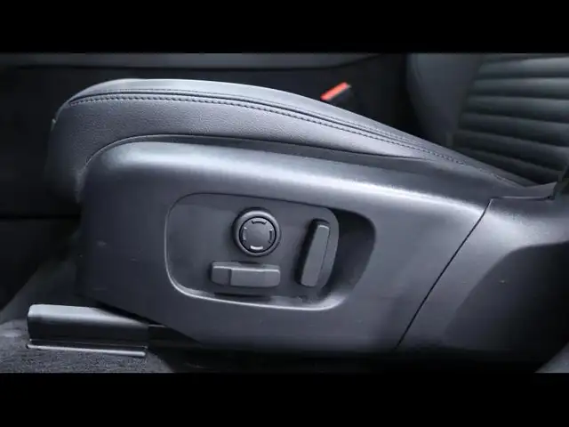 Land Rover Discovery Sport view 28