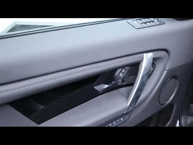 Land Rover Discovery Sport view 27
