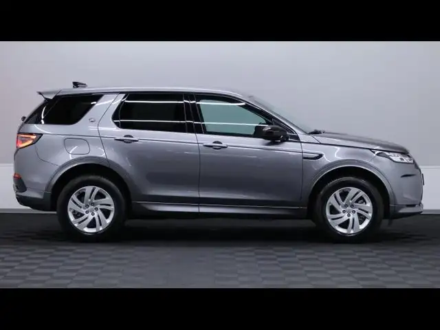 Land Rover Discovery Sport view 4