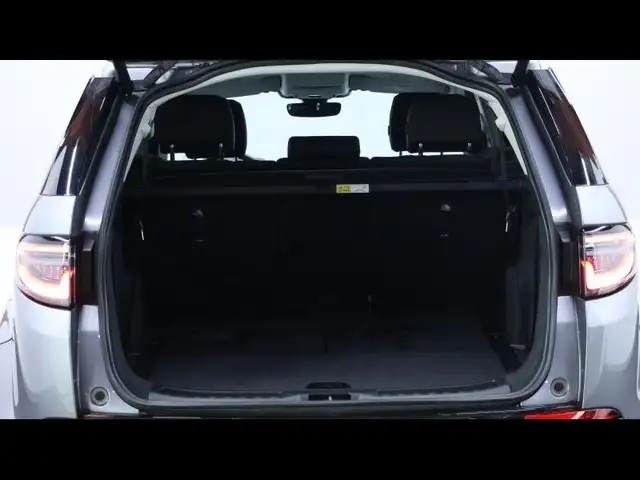 Land Rover Discovery Sport view 8