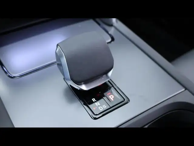 Land Rover Discovery Sport view 22