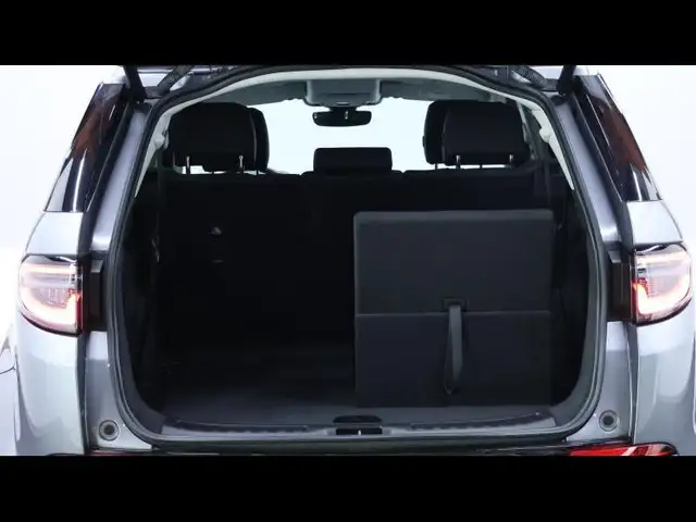 Land Rover Discovery Sport view 9