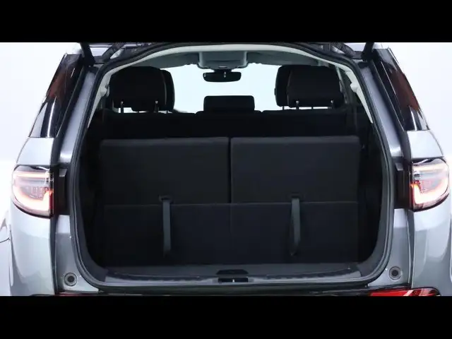 Land Rover Discovery Sport view 10