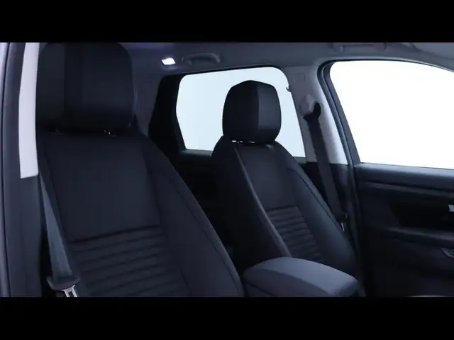 Land Rover Discovery Sport view 15