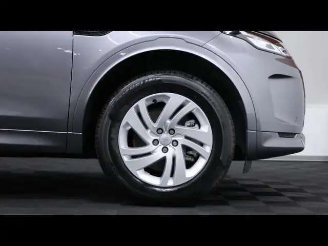 Land Rover Discovery Sport view 13
