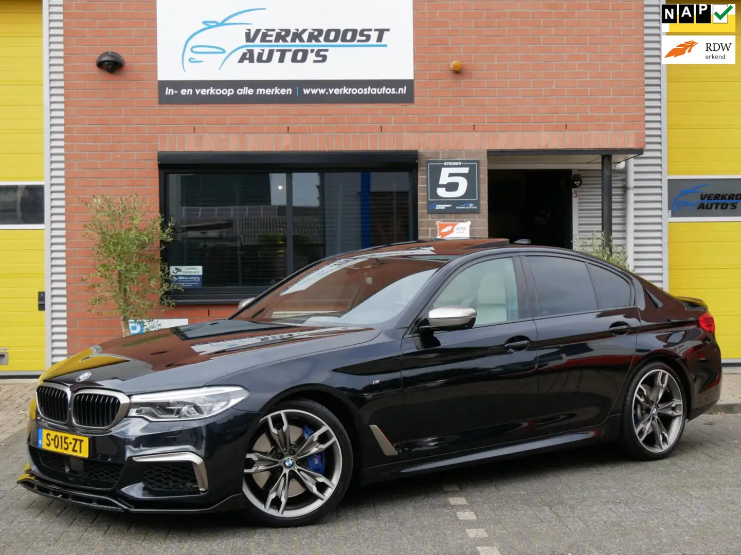BMW M550 5-serie M550d xDrive High Executive. schuifdak. 36 Noir - 1