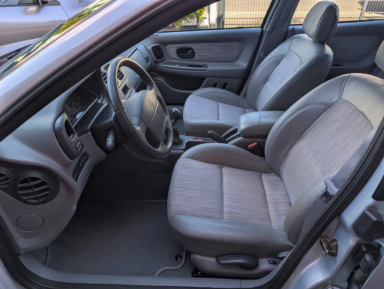 Renault Laguna 2.0 16V "Elysee" *1.HAND/TEILLEDER/STANDHEIZUNG*, foto 8