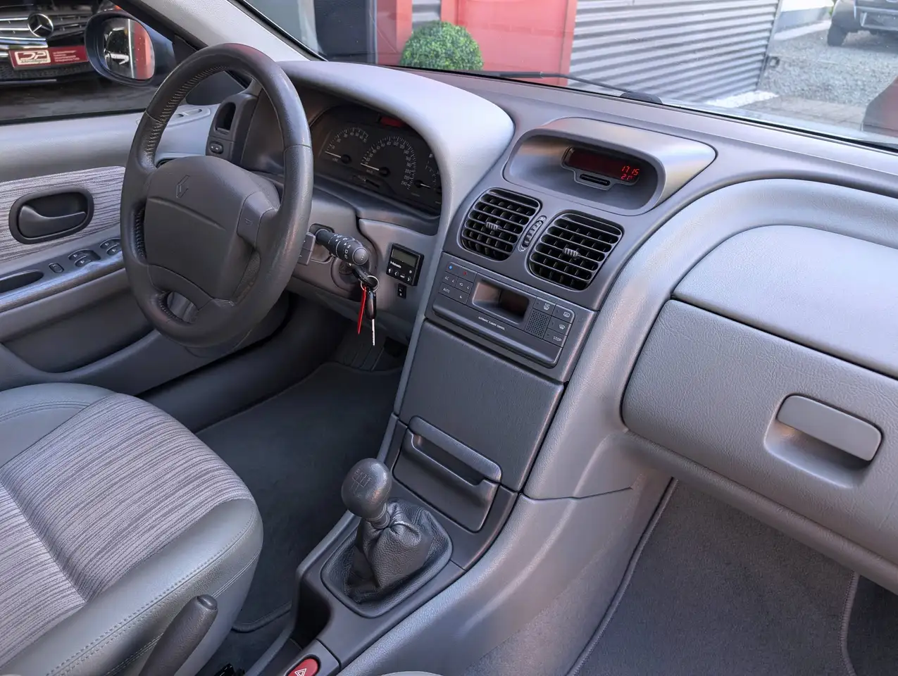 Renault Laguna 2.0 16V "Elysee" *1.HAND/TEILLEDER/STANDHEIZUNG*, foto 9