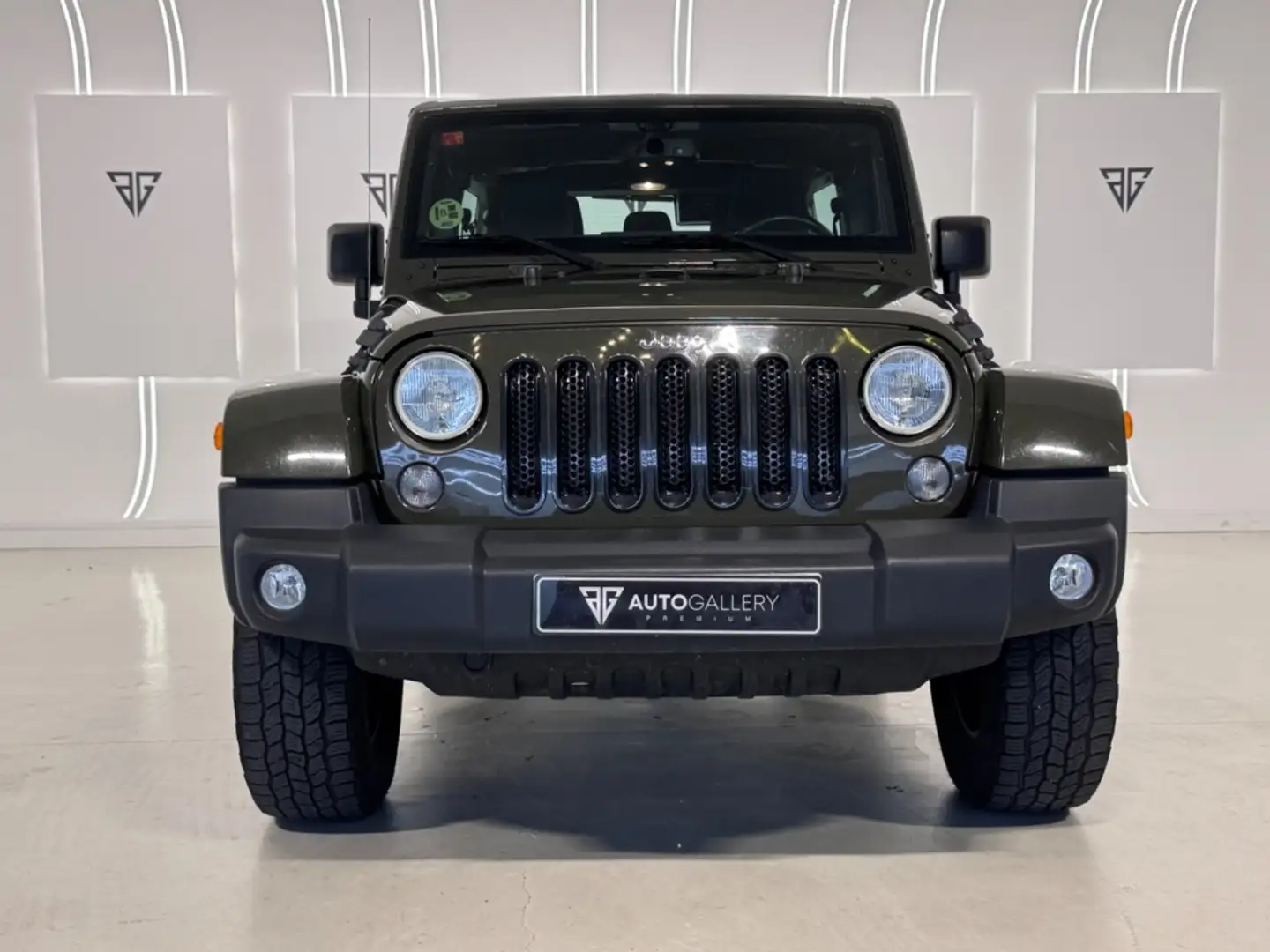 Jeep Wrangler Unlimited 2.8CRD Sahara Aut. Verde - 2