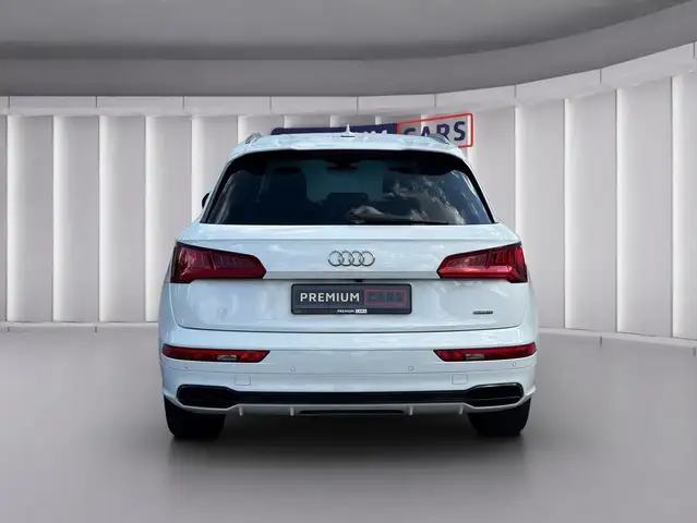 Audi Q5 view 4