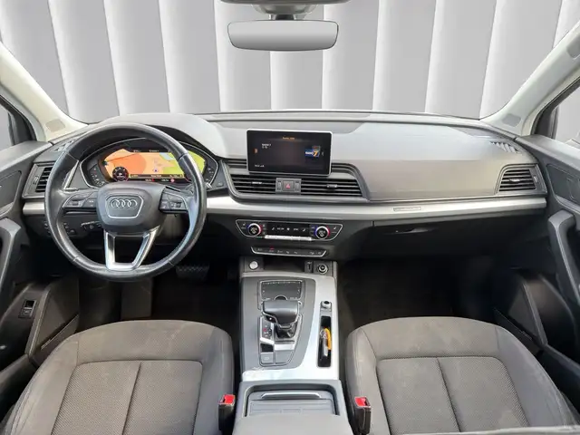 Audi Q5 view 11