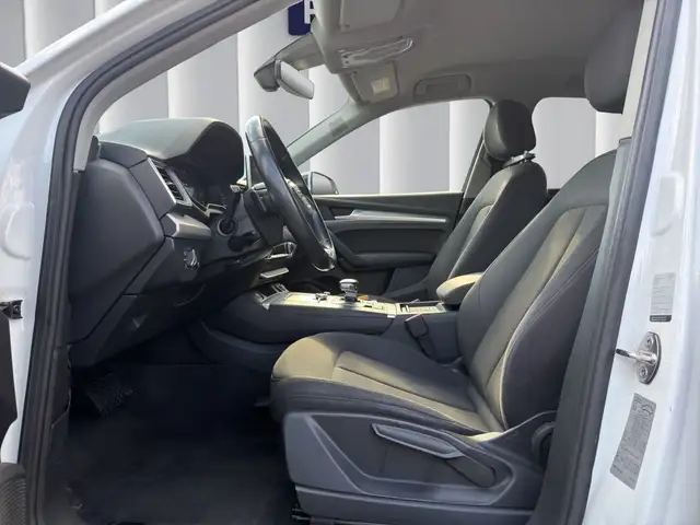 Audi Q5 view 10