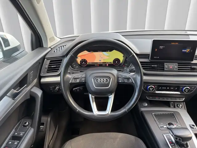 Audi Q5 view 12