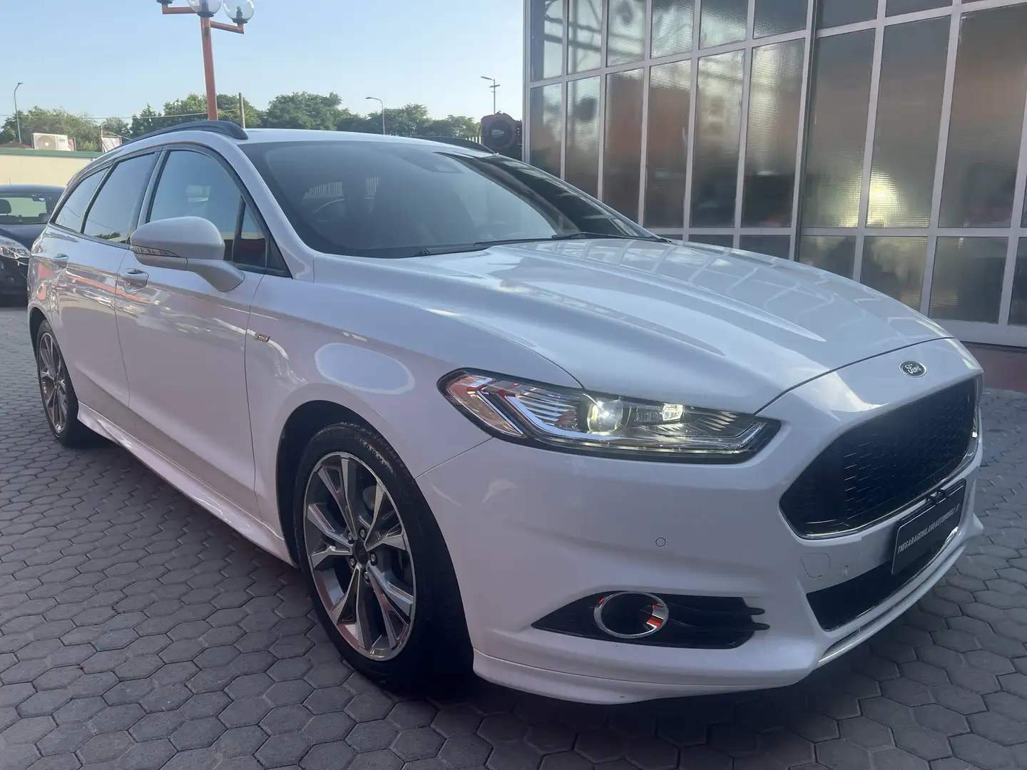 Ford Mondeo Mondeo SW 2.0 tdci ST-Line Business s Weiß - 2