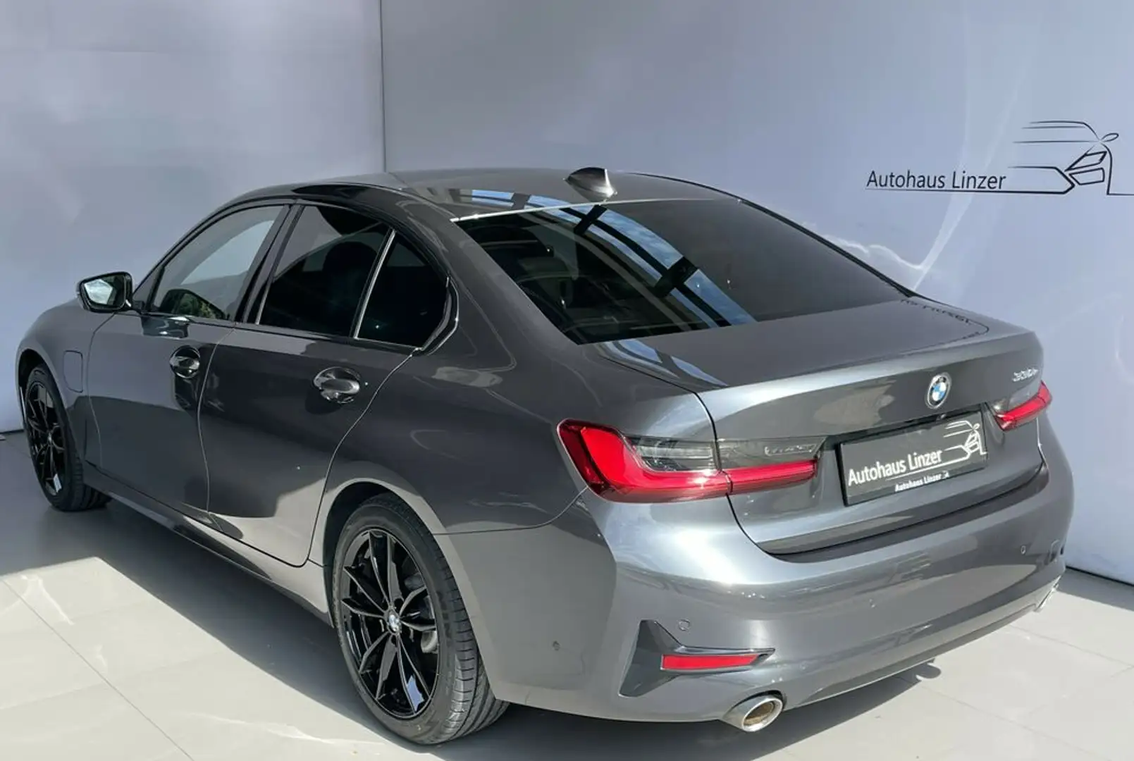 BMW 330 e Ö-Paket *LASER*HuD*CAM*Keyless*HiFi*Ambiente* Gris - 2