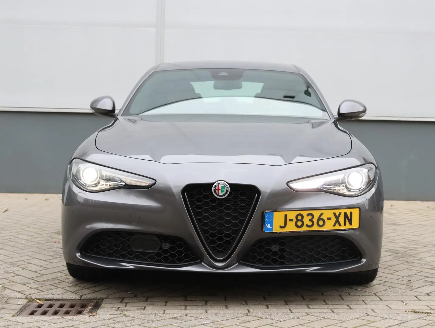 Alfa Romeo Giulia 200pk Turbo Sprint | Cognac interieur | Trekhaak | Grijs - 2