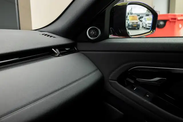 Land Rover Range Rover Evoque view 29