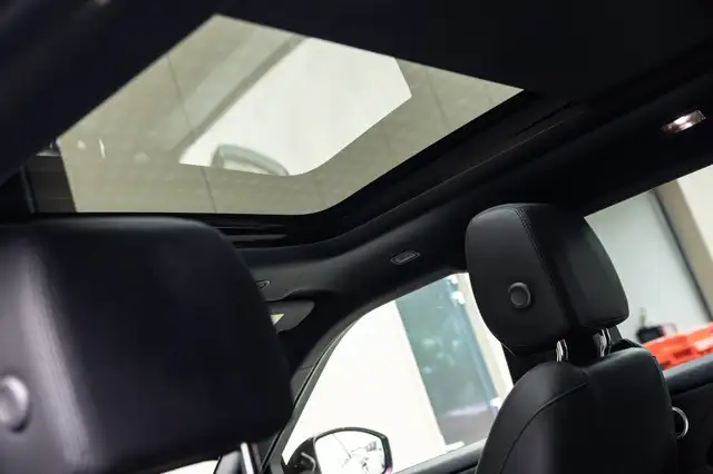 Land Rover Range Rover Evoque view 18
