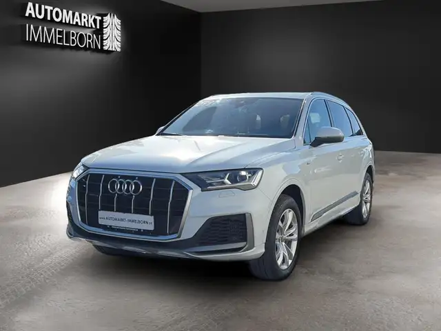 Audi Q7 view 3