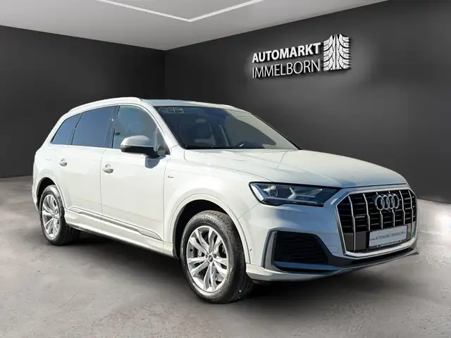 Audi Q7 main image