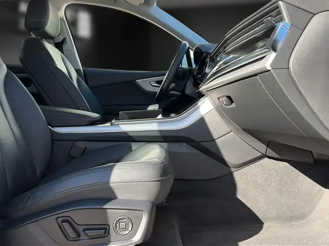Audi Q7 view 13