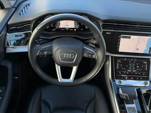 Audi Q7 view 14