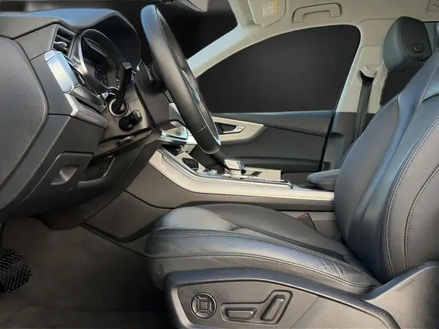 Audi Q7 view 12