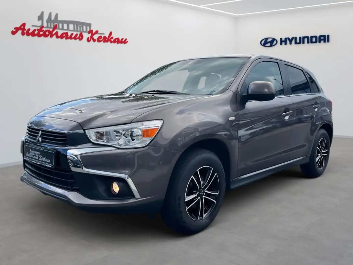 Mitsubishi ASX ASX 1.6 2WD Edition 100+AHK abnehmbar Коричневий - 1
