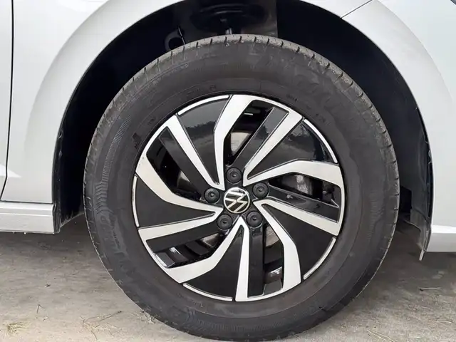 Volkswagen Polo view 14