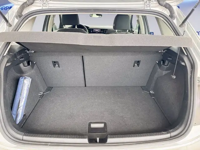 Volkswagen Polo view 11