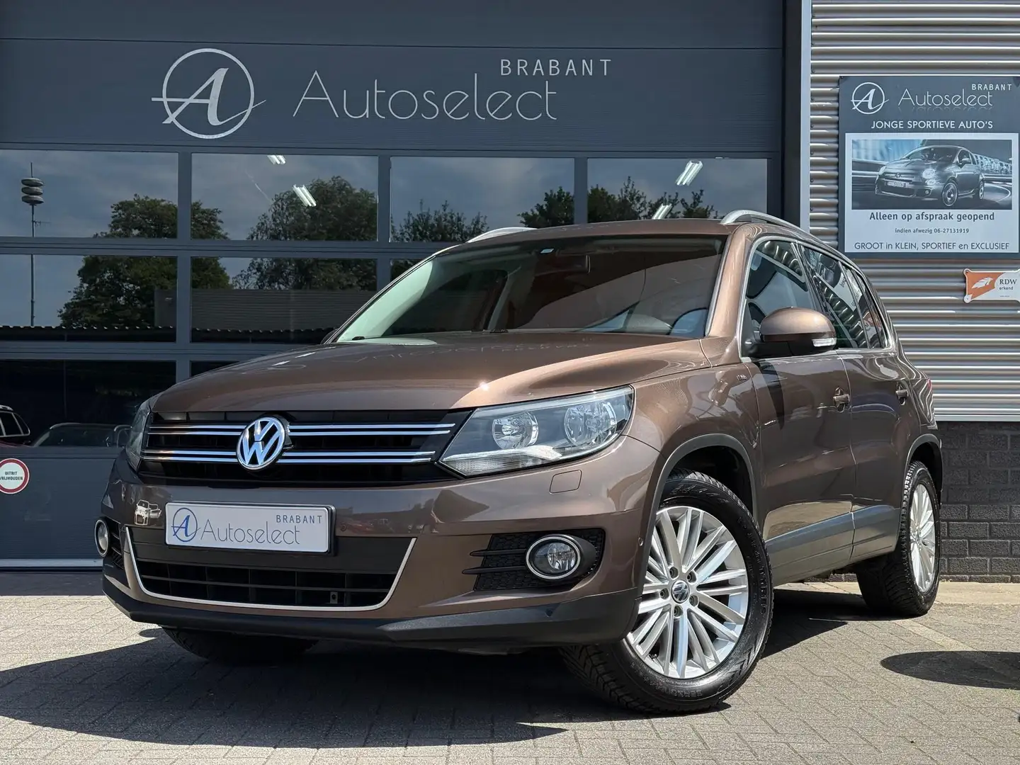Volkswagen Tiguan 1.4 TSI Comfort&Design Clima Cruise PDC Bruin - 1