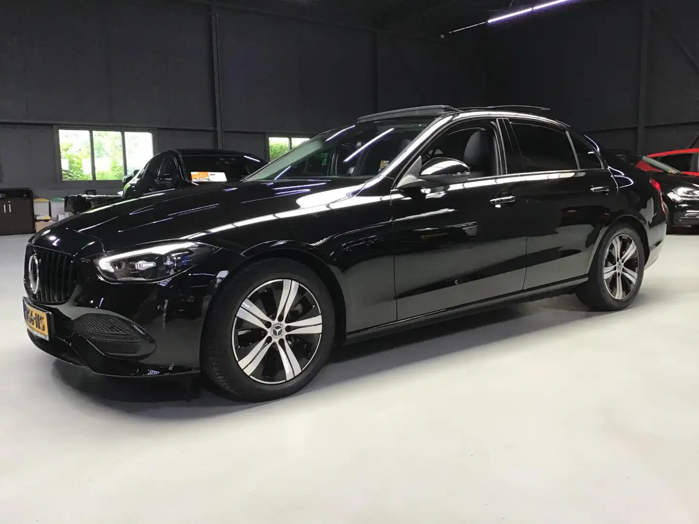 Mercedes-Benz C 300 AMG Line I Pano I 360cam I Leder I Ambiance I Navi Zwart - 2