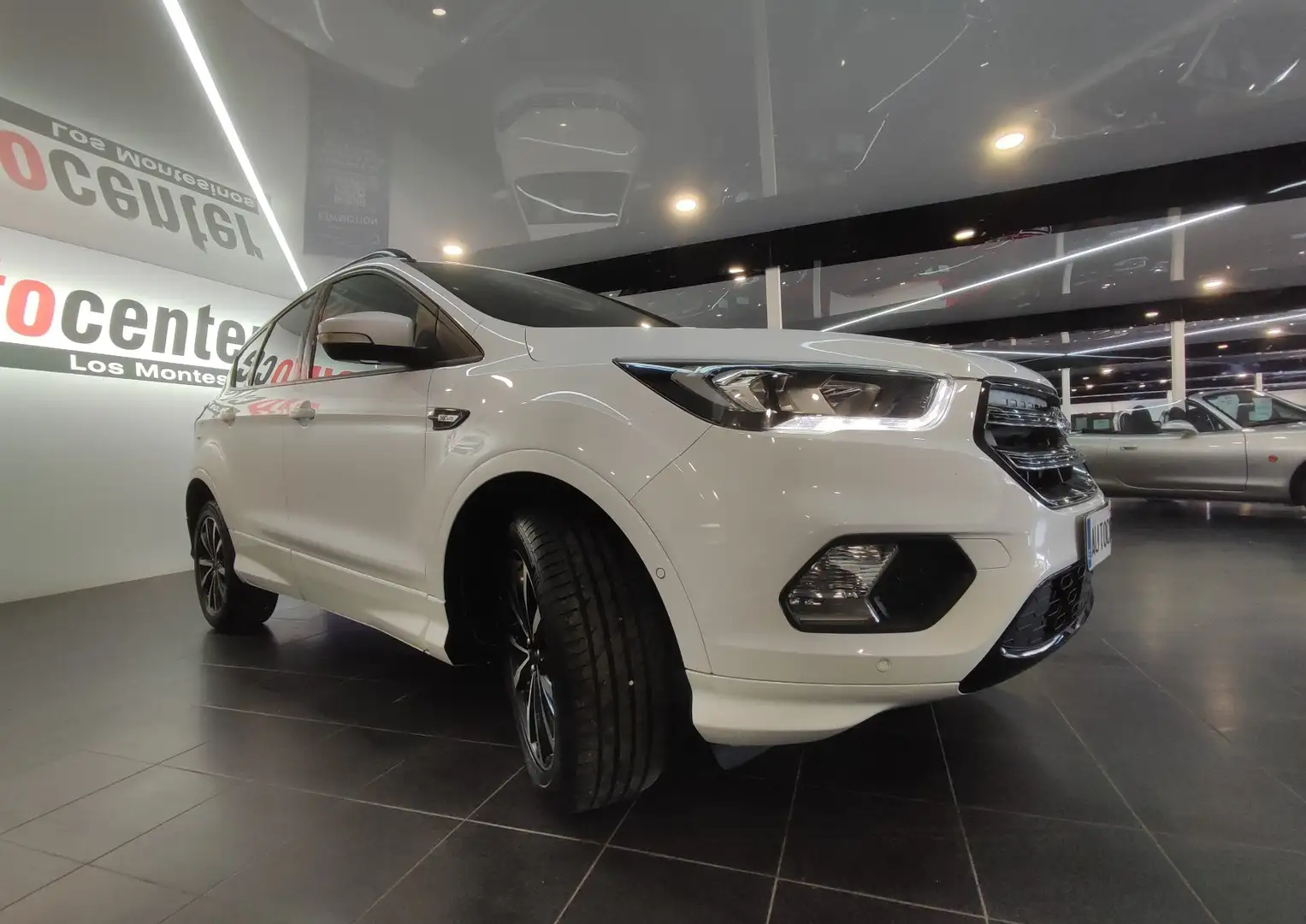 Ford Kuga 1.5TDCi Auto S&S ST-Line 4x2 Aut. 120 Bianco - 2