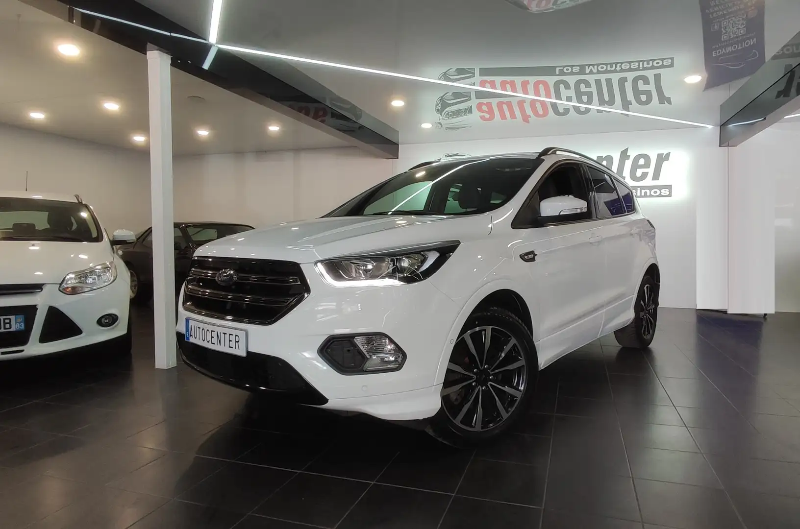 Ford Kuga 1.5TDCi Auto S&S ST-Line 4x2 Aut. 120 Bianco - 1