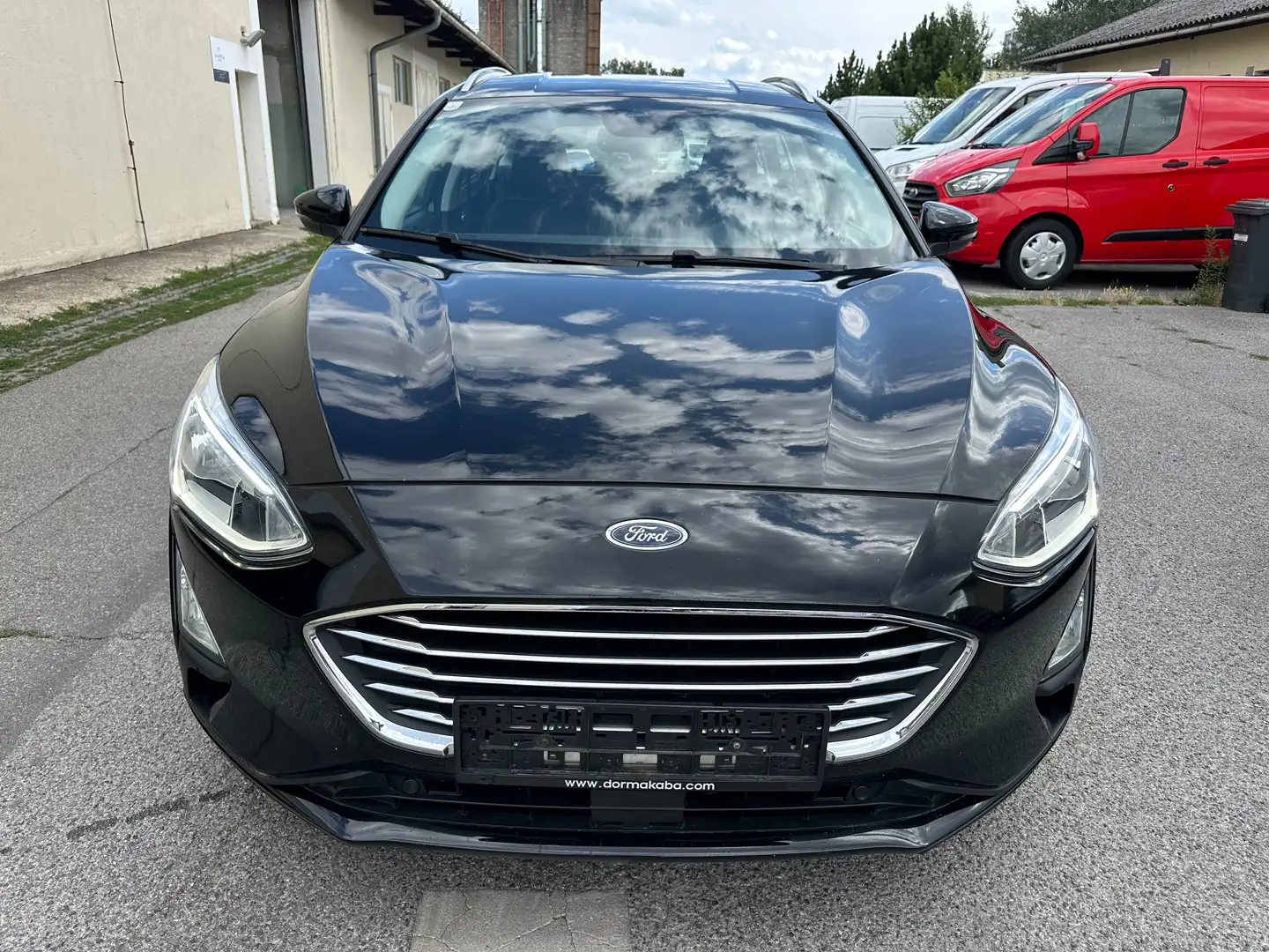 Ford Focus Traveller 2,0 EcoBlue SCR Titanium Business Aut. Schwarz - 2