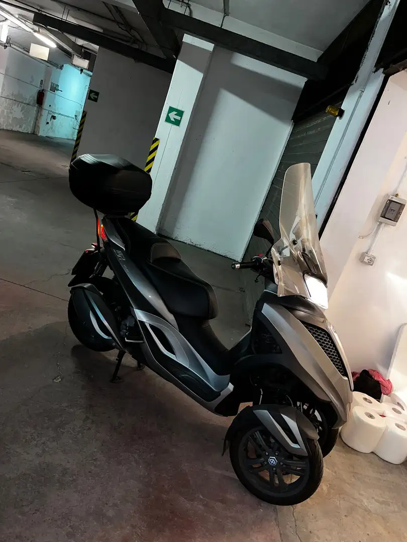 Piaggio MP3 300 Yourban - 1