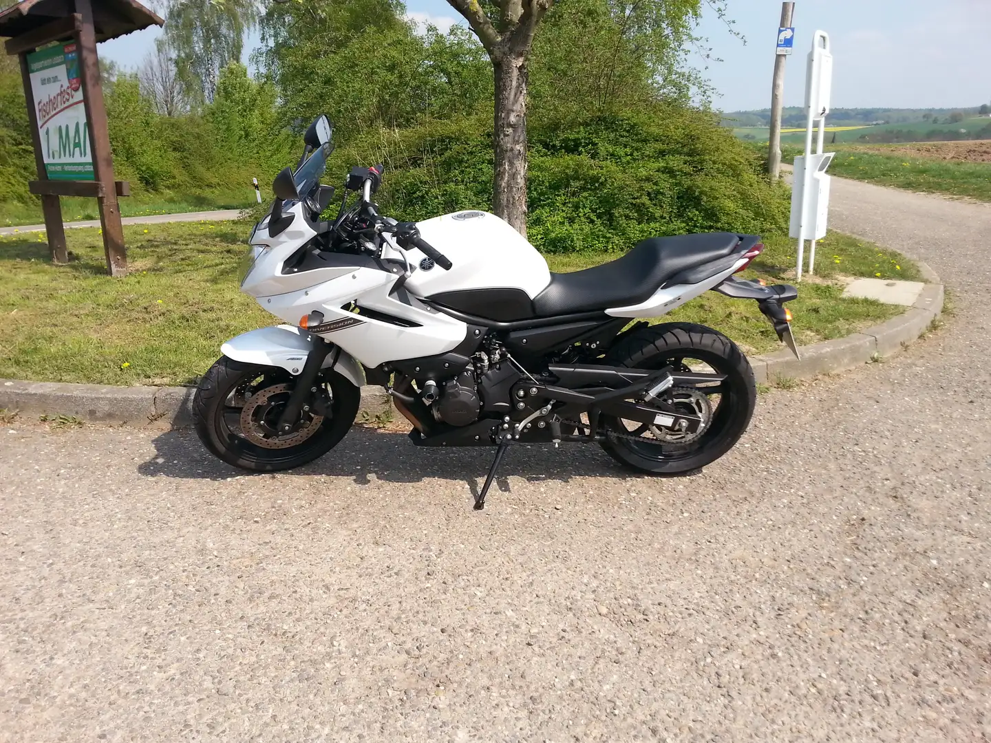 Yamaha XJ 6 Diversion F / RJ19 Blanco - 1
