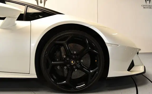 Lamborghini Huracan view 7