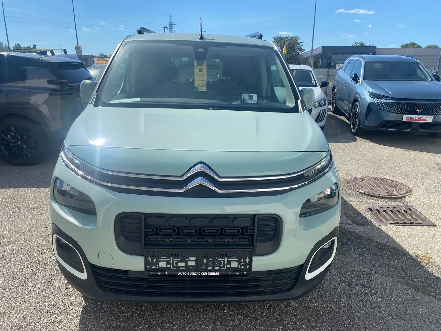 Citroen Berlingo Shine XL  Händlerfahrzeug Grün - 2
