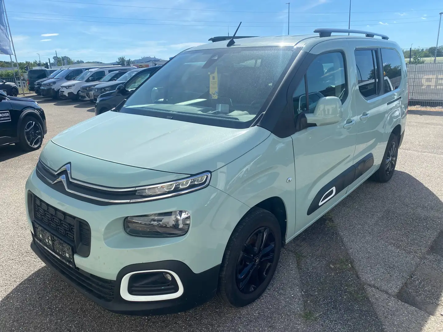 Citroen Berlingo Shine XL  Händlerfahrzeug Grün - 1