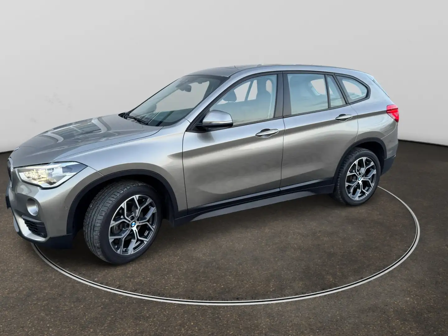 BMW X1 sDrive 18 i, LED, NAVI, AHK, PDC, Panorama Gris - 2