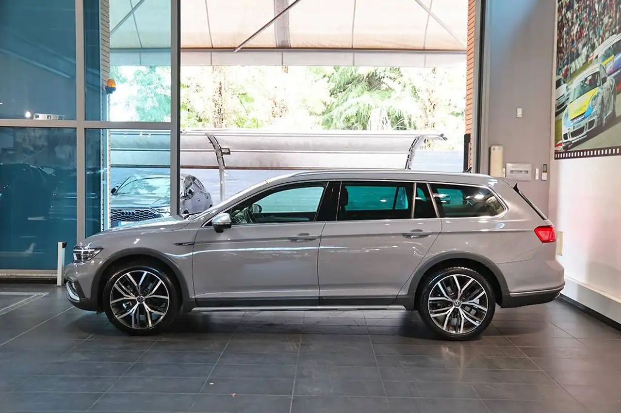 Volkswagen Passat 2.0 TDI 200cv 4Motion DSG SOSPENSIONI/MATRIX/TELECAMERE 360°/DIFFERENZIALE XDS/KEYLESS/BAULE ELETTRICO/CERCHI 19", миниатюра 3