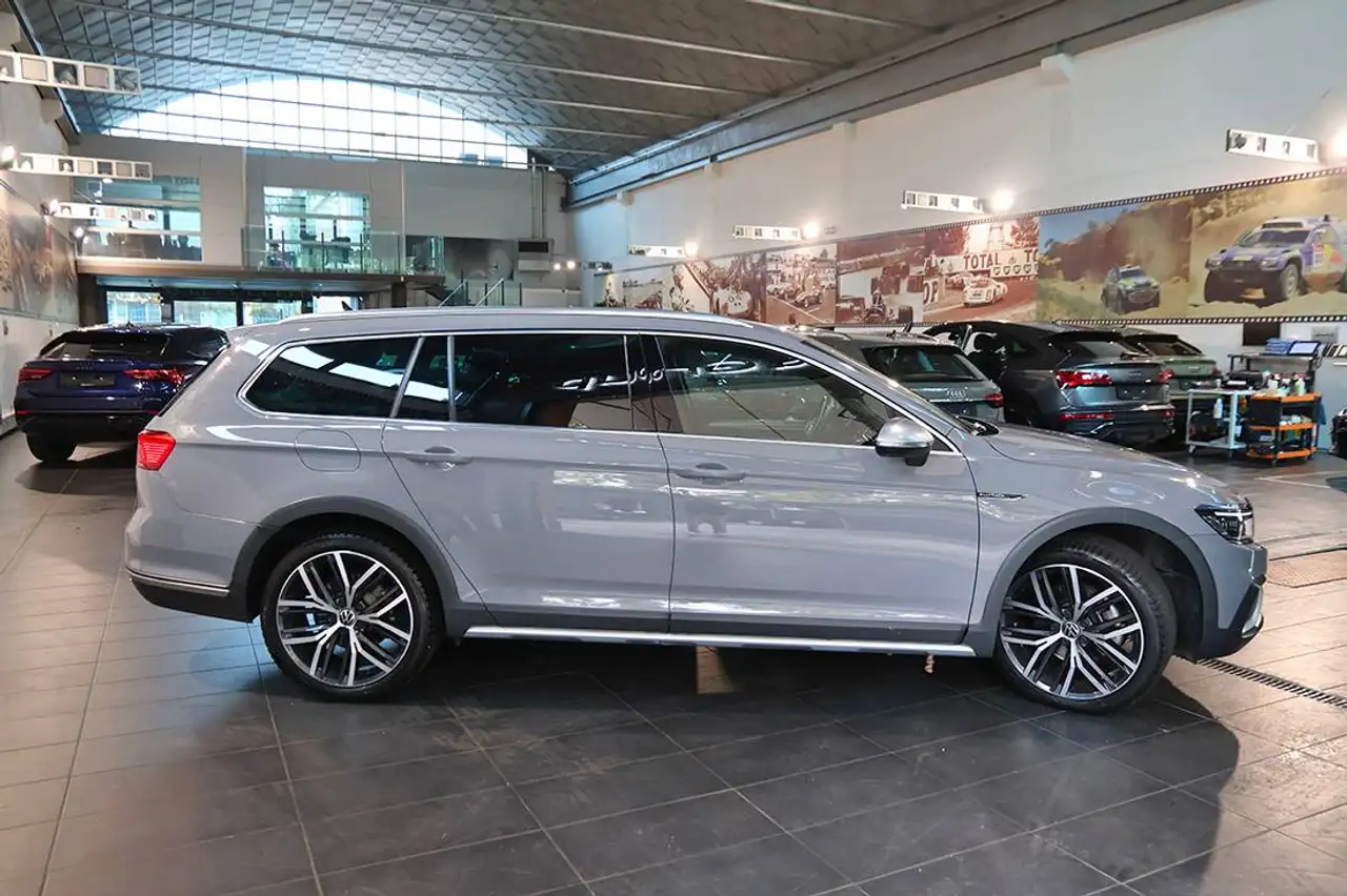 Volkswagen Passat 2.0 TDI 200cv 4Motion DSG SOSPENSIONI/MATRIX/TELECAMERE 360°/DIFFERENZIALE XDS/KEYLESS/BAULE ELETTRICO/CERCHI 19", миниатюра 9
