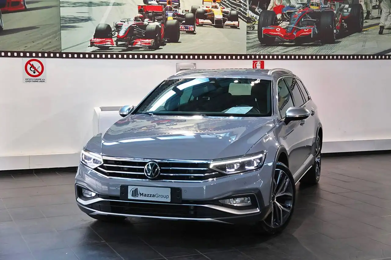 Volkswagen Passat 2.0 TDI 200cv 4Motion DSG SOSPENSIONI/MATRIX/TELECAMERE 360°/DIFFERENZIALE XDS/KEYLESS/BAULE ELETTRICO/CERCHI 19", миниатюра 5