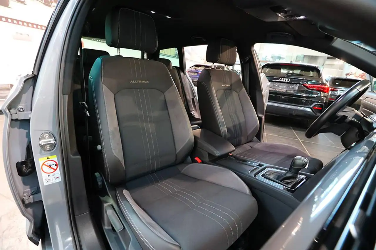 Volkswagen Passat 2.0 TDI 200cv 4Motion DSG SOSPENSIONI/MATRIX/TELECAMERE 360°/DIFFERENZIALE XDS/KEYLESS/BAULE ELETTRICO/CERCHI 19", миниатюра 16
