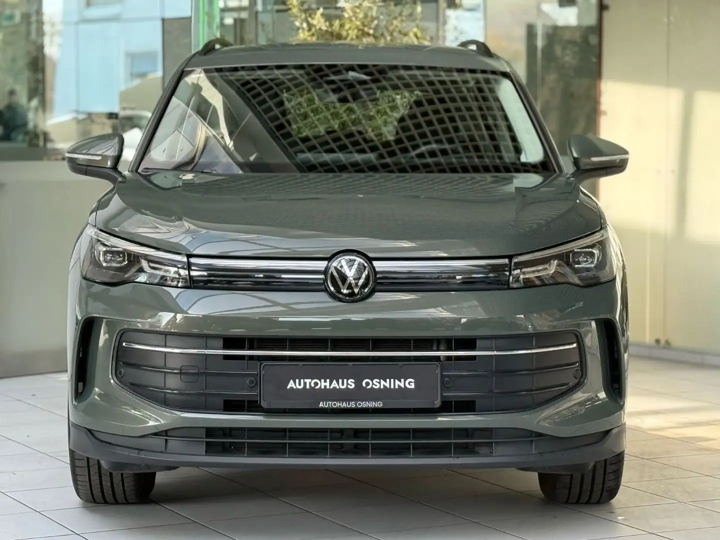 Volkswagen Tiguan 1.5 eTSI NEW TIGUAN  AHK NAVI KAMERA LED Groen - 2