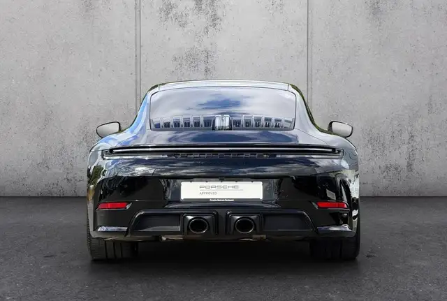 Porsche 911 view 5